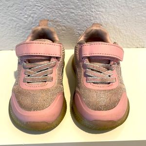 Reebok size 5 toddler girl’s sparkly pink/grey light up sneakers
